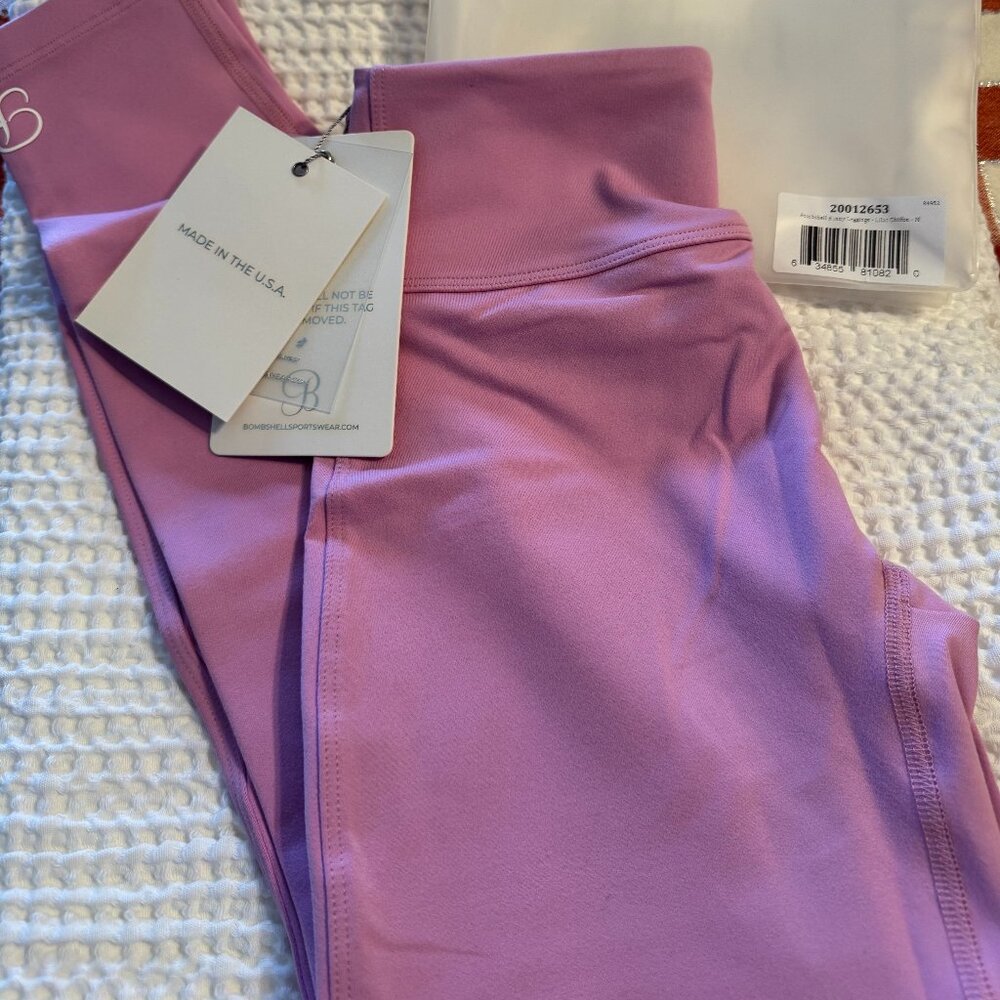 NWT Bombshell Bunny Leggings – Size M, Lilac Chiffon
